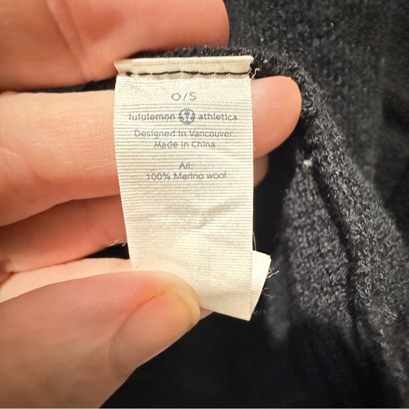 Lululemon 100% Merino Wool Short Sleeve Wrap - Black - Picture 5 of 7